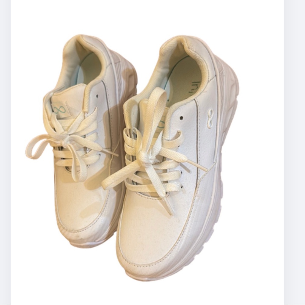Infinity Cherokee Nursing Sneakers